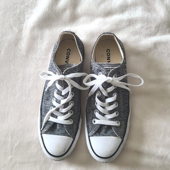 Converse Gray Low Top Sneakers Size 8 - Picture 1 of 6